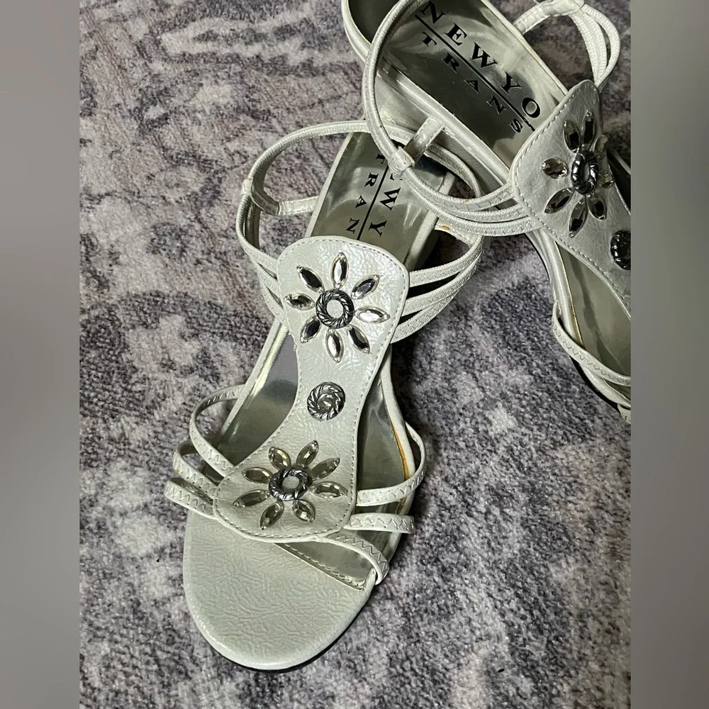 New York Transit Jeweled White Wedge Sandals 8 1/2M - Picture 2 of 7